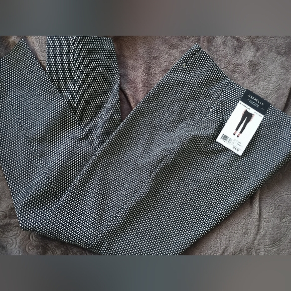 Rafaella Black and White Polka Dot Cropped Pants - Picture 9 of 15